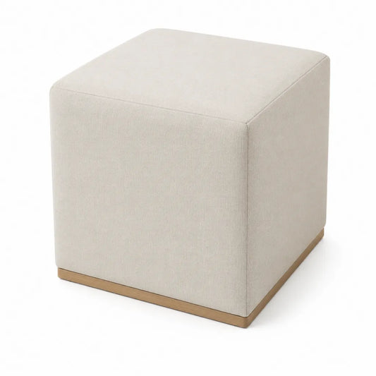Quadratischer Fußhocker 45 x 45 x 45 cm mit Polyesterbezug und Holzsockel Cremeweiß